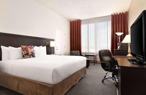 Plateau Hotel | Travelodge by Wyndham Quebec City Hotel & Convention Centre