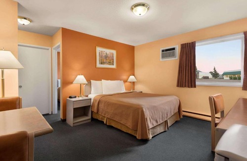 Quesnel Hotel | Travelodge by Wyndham Quesnel BC