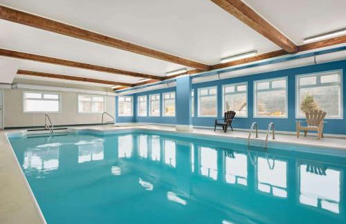 Salmon Arm Hotel | Travelodge by Wyndham Salmon Arm BC