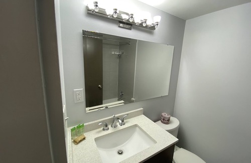 Sarnia Hotel | Travelodge by Wyndham Sarnia