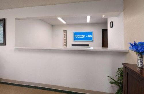 Redwood Falls Hotel | Travelodge by Wyndham Redwood Falls