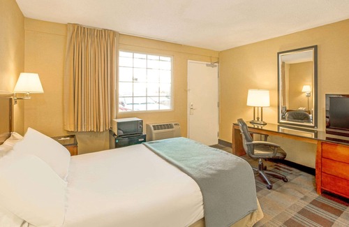 Downtown Hotel | Travelodge by Wyndham Silver Spring