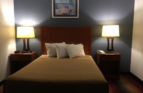 Spirit Lake Hotel | Travelodge by Wyndham Spirit Lake/Okoboji