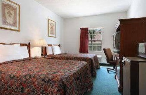 Waukegan Hotel | Travelodge by Wyndham Waukegan Gurnee