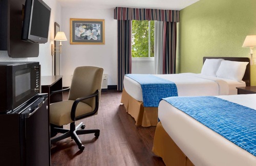 Zanesville Hotel | Travelodge by Wyndham Zanesville