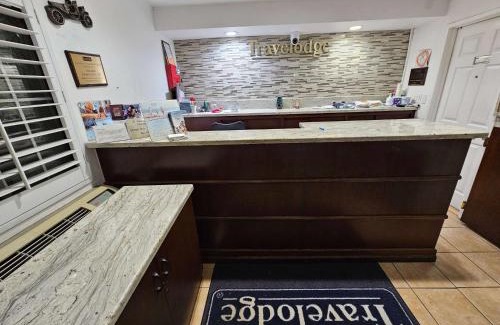 Northwest Anaheim Hotel | Travelodge Inn & Suites by Wyndham Fullerton