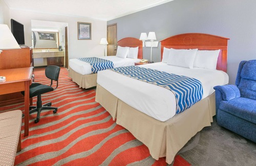Norman Hotel | Travelodge Inn & Suites by Wyndham Norman