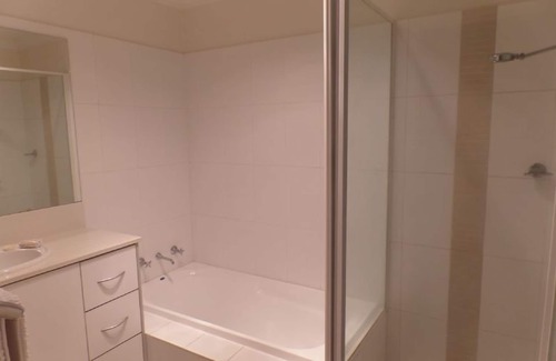 Wagga Wagga House | Travers Street Apartment with FREE Wi-Fi