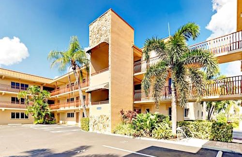 Treasure Island Apartment | Treasure Island Beach, FL Waterfront Condo Located Steps away from the Intracoastal Waterway