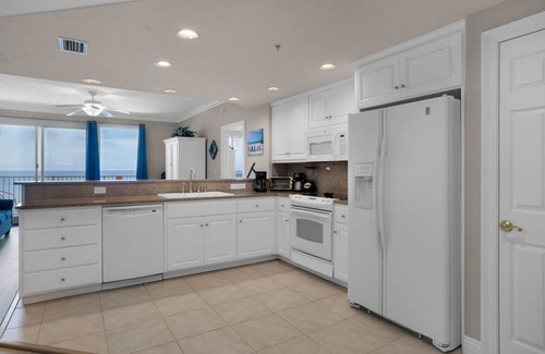 Thomas Drive Condo | Treasure Island 1209