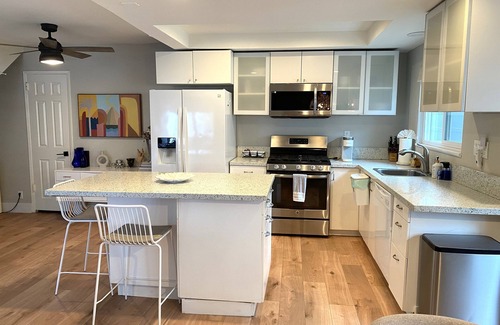 West Newport Condo | Treasured Bliss * AC * Clean * Steps to Sand * Exclusive Patio