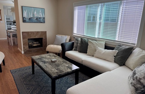 West Newport Condo | Treasured Delight* Exclusive Patio * Clean* Upstairs Unit *4 houses to sand