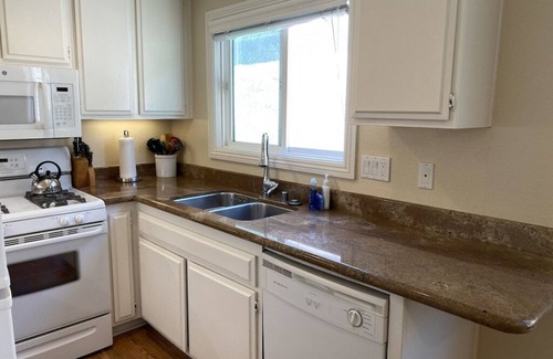 West Newport Condo | Treasured Delight* Exclusive Patio * Clean* Upstairs Unit *4 houses to sand