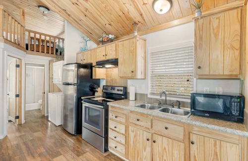 Sperry Cottage | Tree House at CrossTimbers Marina