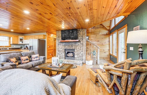 Bryson City Cabin | Tree-Lined Cabin w/Hot Tub & Deck in Bryson City