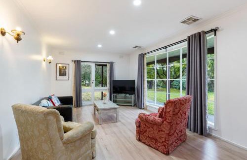 Donvale House | Tree-Lined Donvale Nature Family Getaway