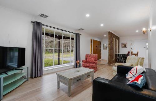 Donvale House | Tree-Lined Donvale Nature Family Getaway