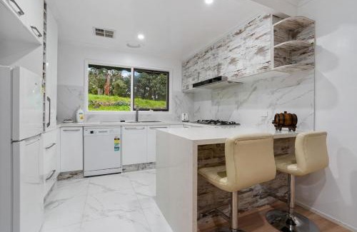 Donvale House | Tree-Lined Donvale Nature Family Getaway
