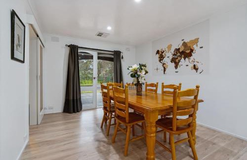 Donvale House | Tree-Lined Donvale Nature Family Getaway