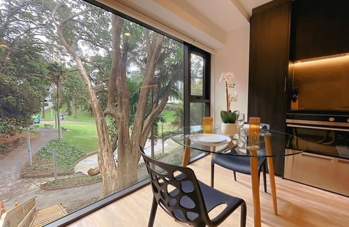 Newton Apartment | Tree-Lined Parkside Holiday Studio with Pool & Gym