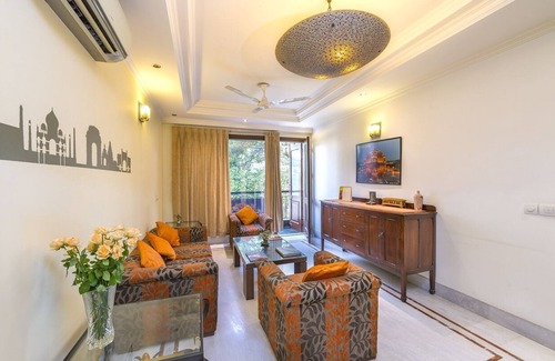 Saket Bed & Breakfast | Tree of Life bed and breakfast
