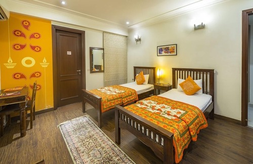 Saket Bed & Breakfast | Tree of Life bed and breakfast
