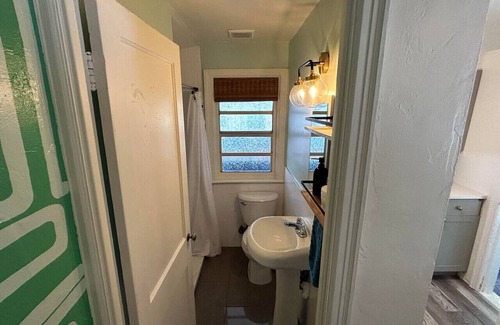 Gulfport House | Tree Top Getaway- Sleeps 4