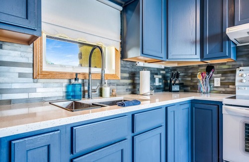 Leamington Cottage | Tree Top Lakehouse! - Breathtaking Views & Sunsets