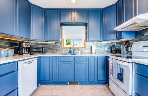 Leamington Cottage | Tree Top Lakehouse! - Breathtaking Views & Sunsets
