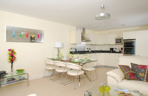 Torquay City Centre Apartment | Tree Tops - A4 Masts