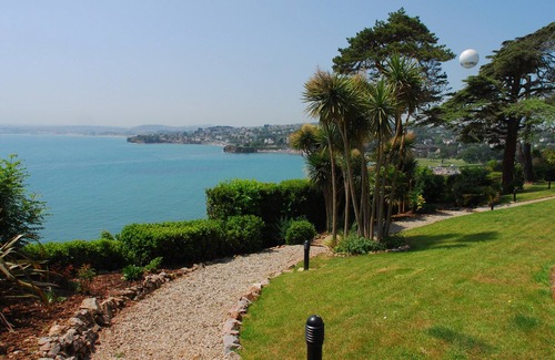 Torquay City Centre Apartment | Tree Tops - A4 Masts