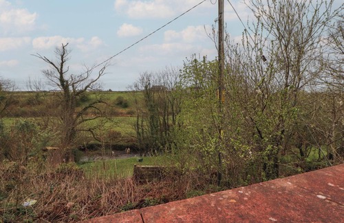 Cleator Moor Cottage | TREE VIEW, pet friendly in Cleator Moor