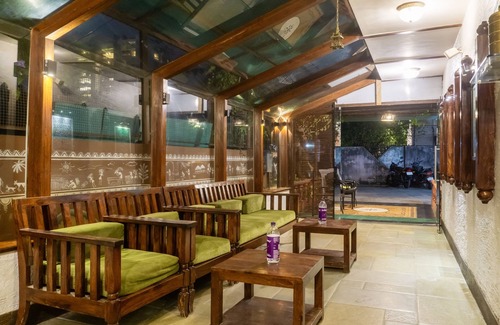 Aundh Hotel | Treebo Bhairavee, Baner