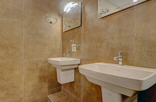 Nedumbassery Hotel | Treebo Golden Terminal, Kochi Airport