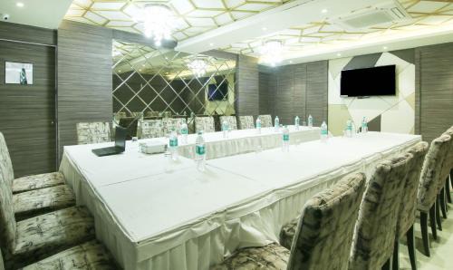Chinar Park Hotel | Treebo Hoops - Airport, VIP Road