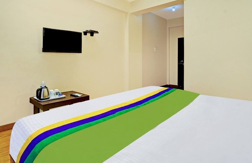 Dapoli Hotel | Treebo Ss Residency with Mountain view