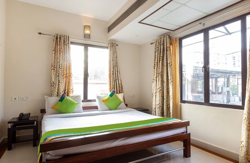 Ernakulam South Hotel | Treebo Time Square Marine Drive