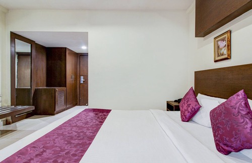 Lakdi Ka Pul Hotel | Treebo Trend Wood Bridge