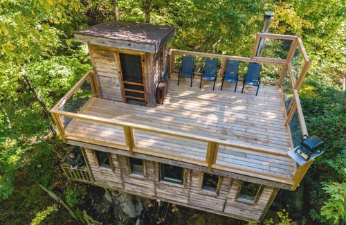 Saint-Faustin-Lac-Carre House | Treehouse #06 | The Rockhouse