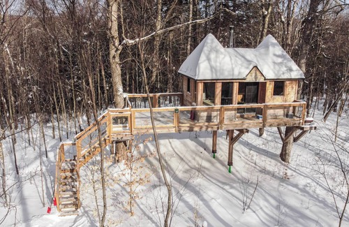 Saint-Faustin-Lac-Carre House | Treehouse #15 (in the forest)