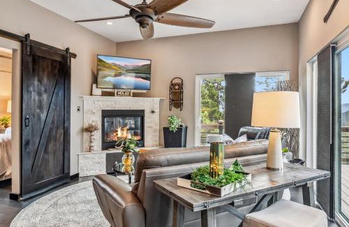 Black Hawk House | Treehouse 1BR with Hot Tub home