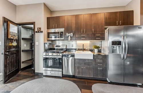 Black Hawk Condo | Treehouse 1br With Hot Tub 1 Bedroom Home by RedAwning