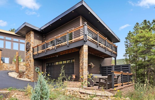 Black Hawk Condo | Treehouse 1br With Hot Tub 1 Bedroom Home by RedAwning