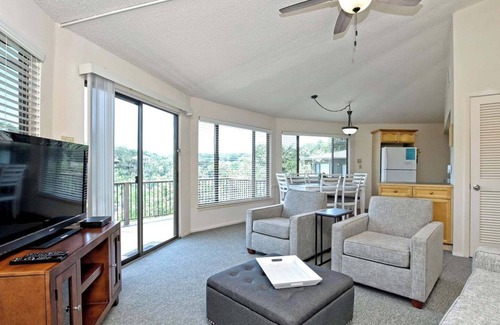 Lakeway House | Treehouse Bungalow - Shared Community Pool and Hot Tub #13