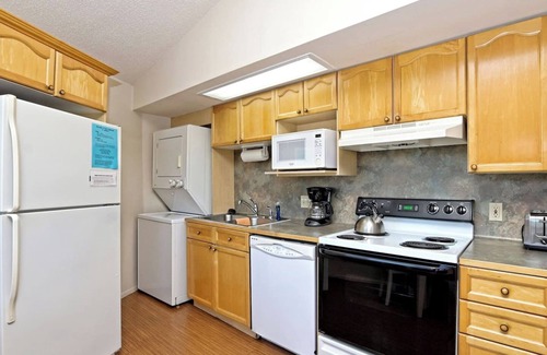 Lakeway House | Treehouse Bungalow - Shared Community Pool and Hot Tub #13