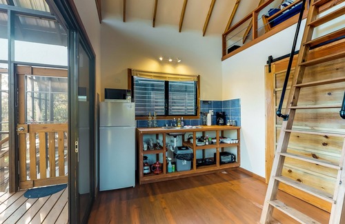 Surfside House | Treehouse cabana in a quiet area with veranda, WiFi & partial AC - walk to beach