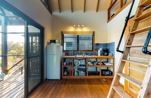 Surfside House | Treehouse cabana in a quiet area with veranda, WiFi & partial AC - walk to beach