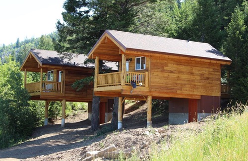 Island Park Apartment | "Treehouse" Cozy retreat for 2! Yellowstone Park only 14 miles away.