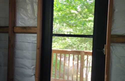 Sherman Cabin | Treehouse on the Creek in Sherman TX. W/Heat & A/C. A Country getaway !