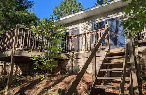 Au Train House | Treehouse on the river.